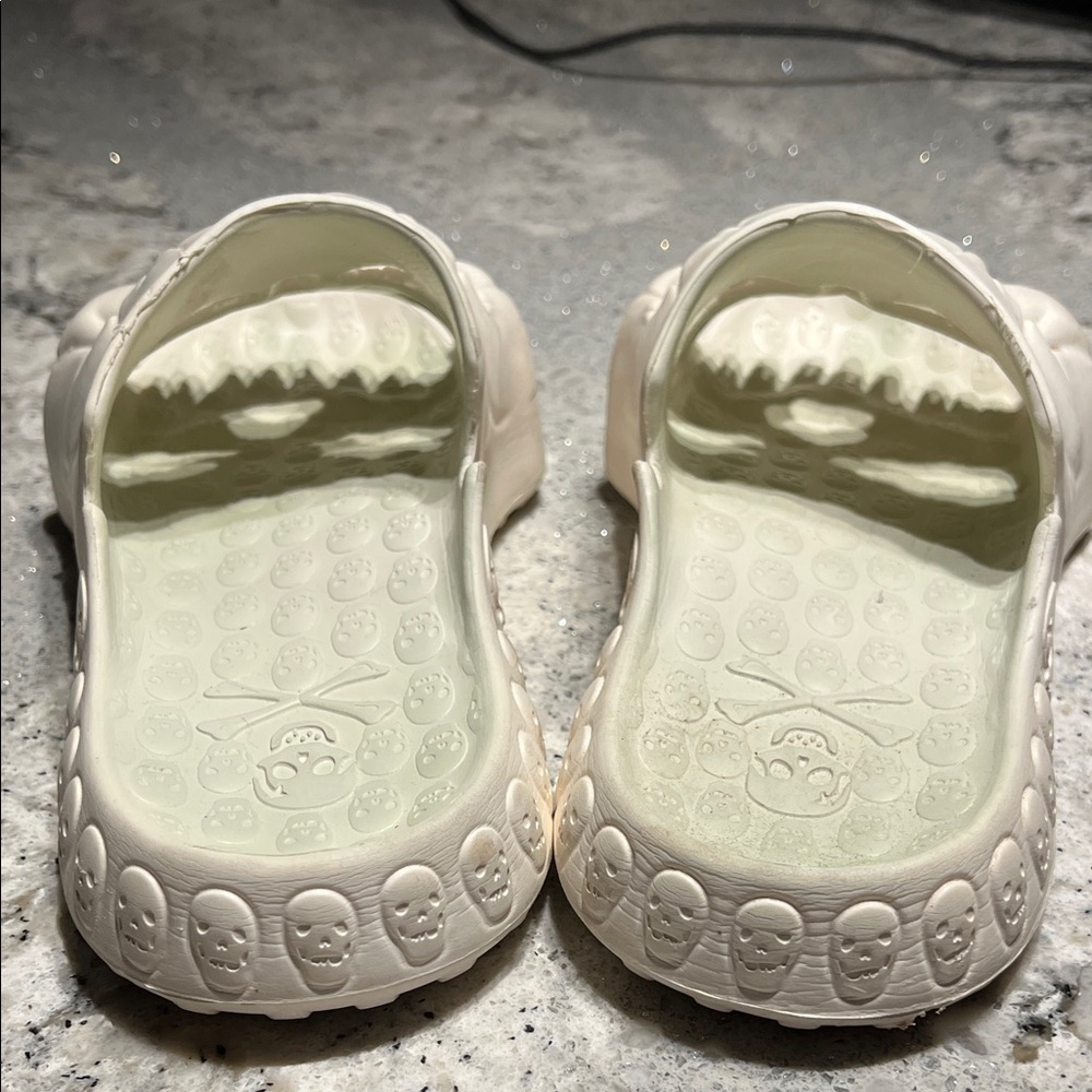 Skull Design White Slides - Size EU38.5 - Picture 5 of 8